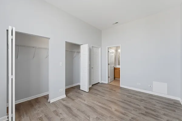 $2,354 | 2451 West Howard Street, Unit 212, Chicago, IL 60645