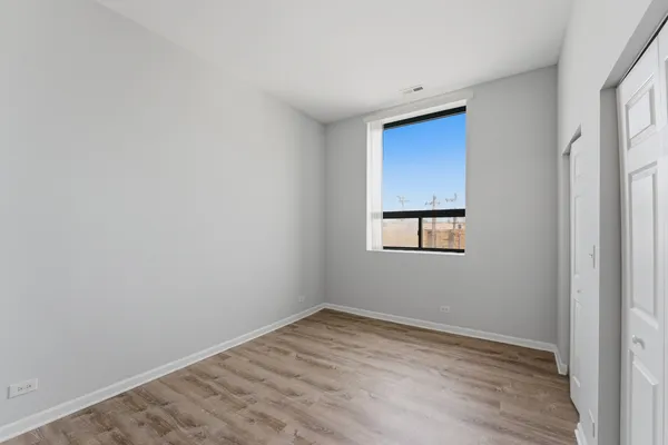 $2,354 | 2451 West Howard Street, Unit 212, Chicago, IL 60645