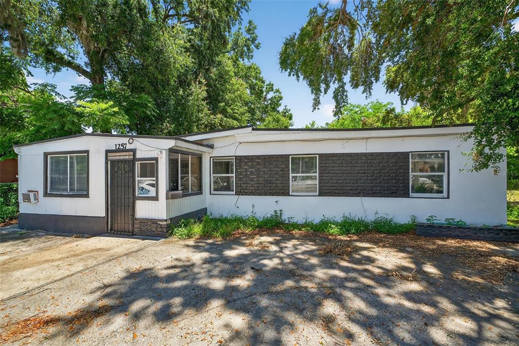 1257 North Pine Hills Road Orlando, FL 32808 - Photo 34 of 35 a front view of a house with a garden
