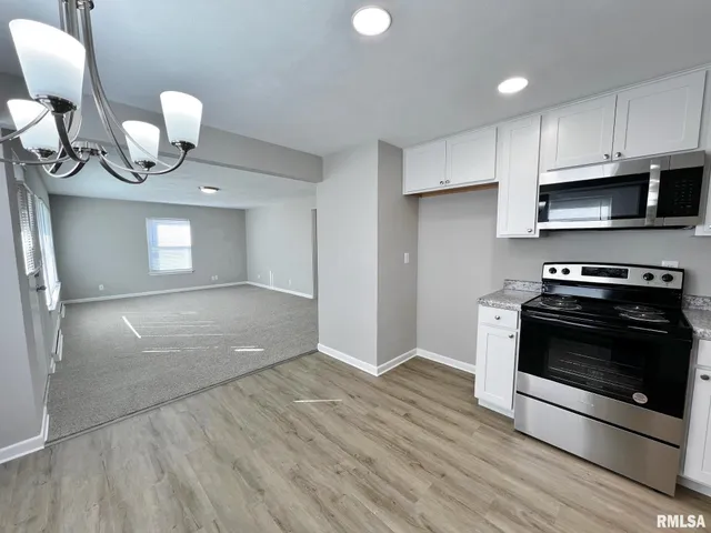 $169,900 | 419 North Lakeshore Drive, Hanna City, IL 61536