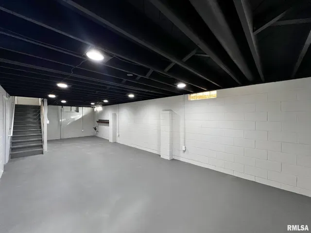 $169,900 | 419 North Lakeshore Drive, Hanna City, IL 61536