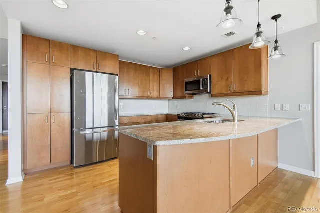 $2,400 | 2990 East 17th Avenue, Unit 806, Denver, CO 80206