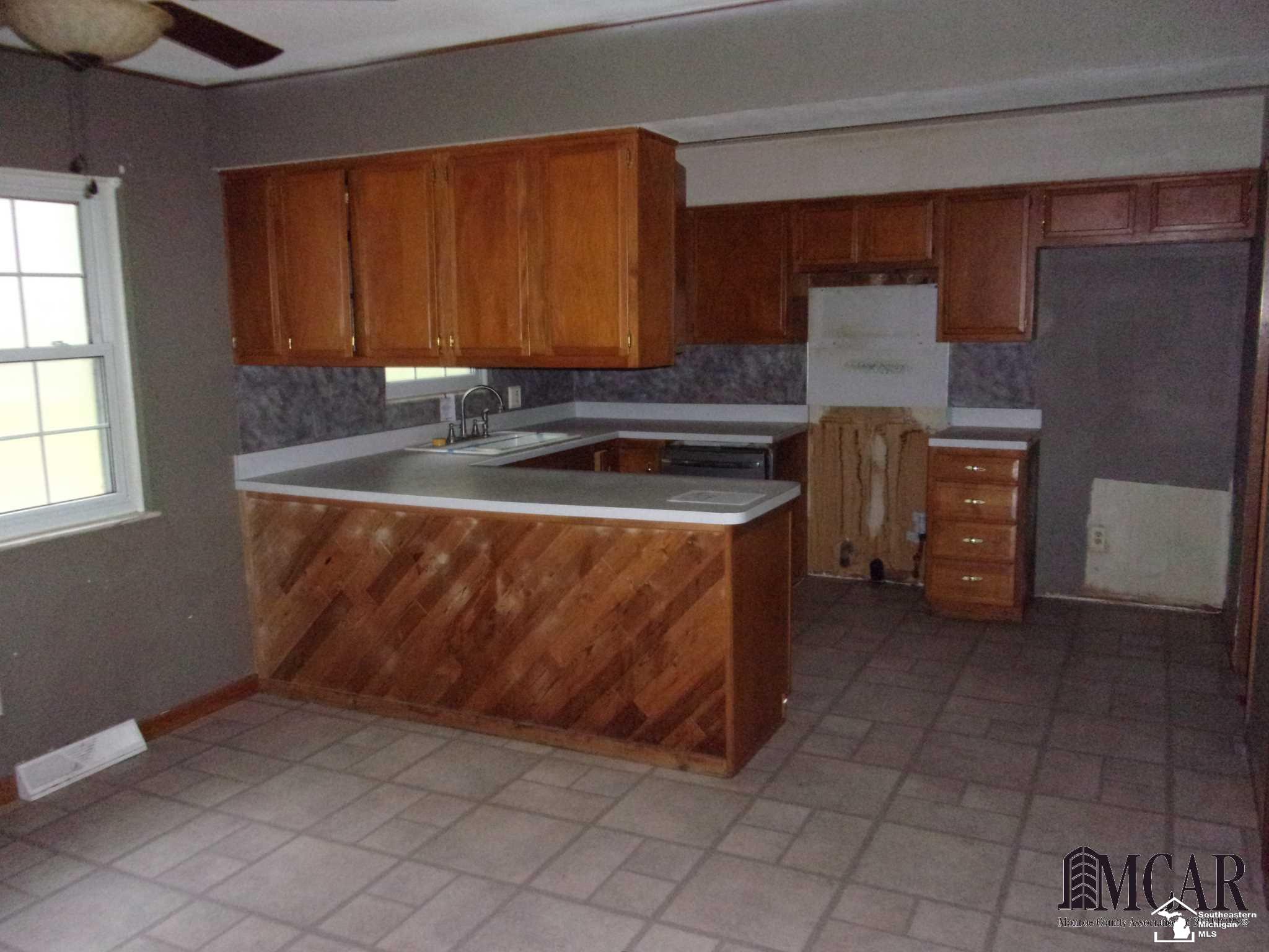 11823 Secor Road Petersburg, MI 49270 - Photo 3 of 20 21451836-2.JPG