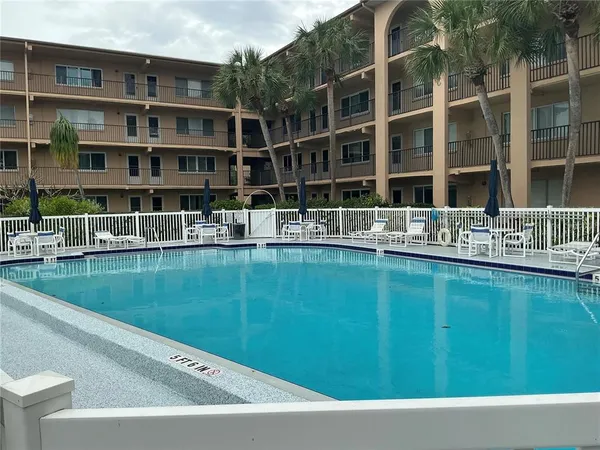 $1,600 | 2525 West Bay Drive, Unit E14, Belleair Bluffs, FL 33770