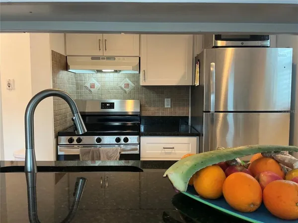 $1,600 | 2525 West Bay Drive, Unit E14, Belleair Bluffs, FL 33770
