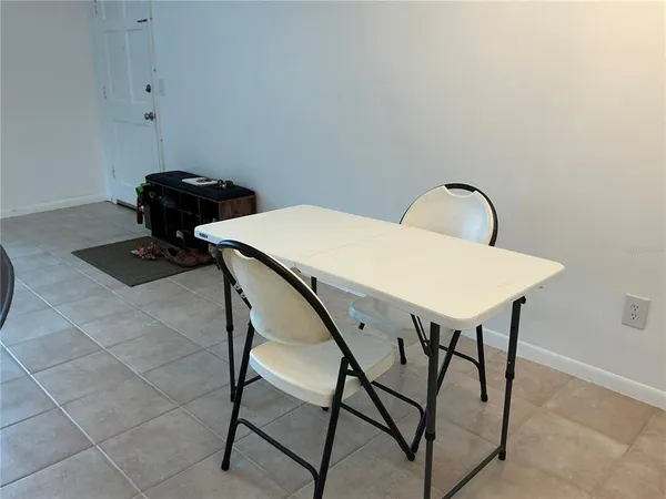 $1,600 | 2525 West Bay Drive, Unit E14, Belleair Bluffs, FL 33770