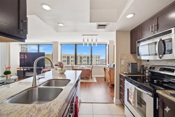 $2,250 | 3525 Sage Road, Unit 909, Houston, TX 77056