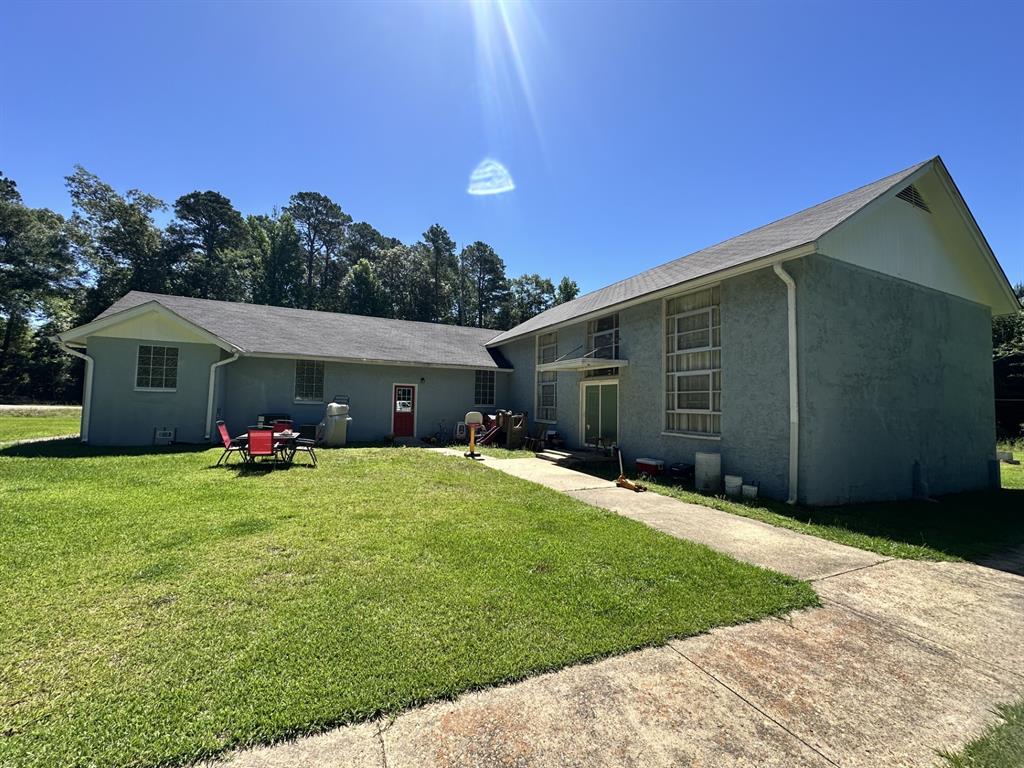 4914 Highway 507 Coushatta, LA 71019 - Photo 3 of 25 a view of a house with backyard and porch