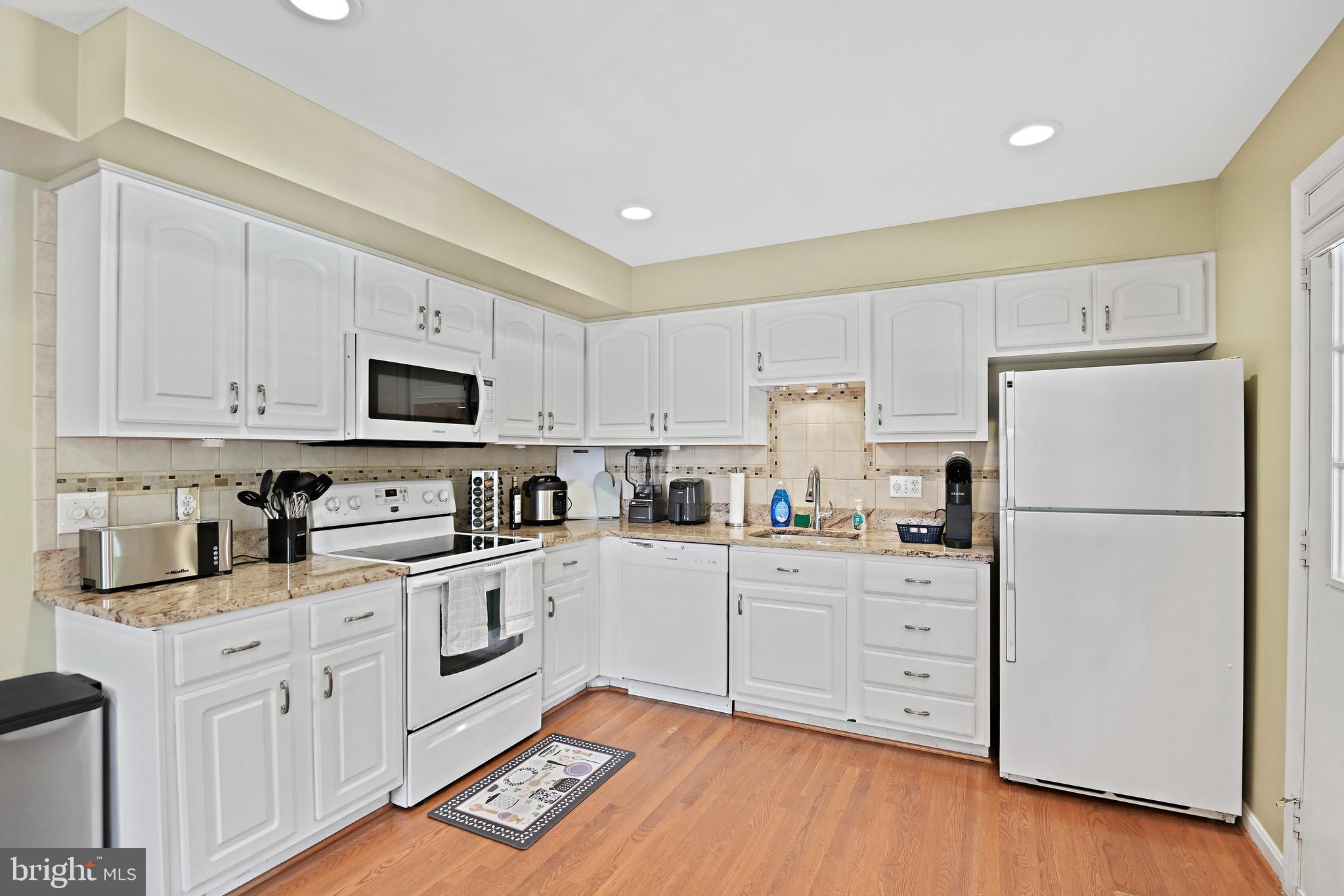 5267 Leestone Court Springfield, VA 22151 - Photo 6 of 30