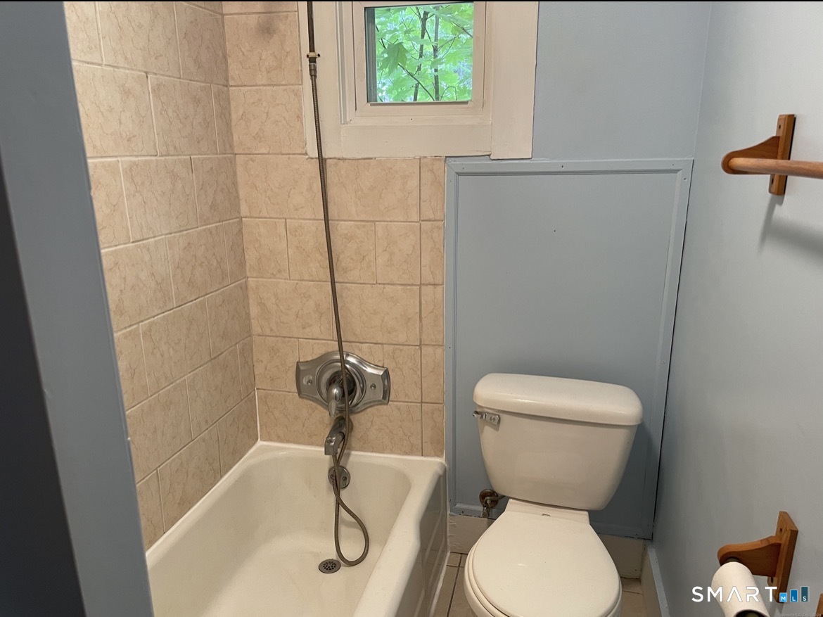 26 Cedric Avenue Derby, CT 06418 - Photo 6 of 8