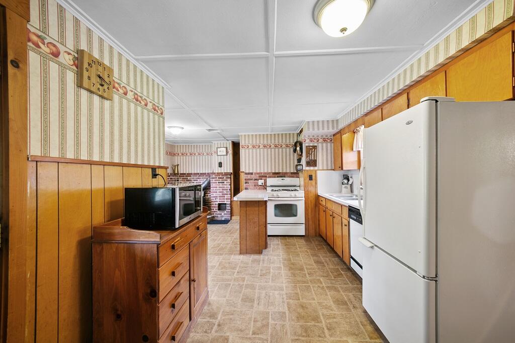 490 Smithfield Road Belgrade, ME 04917 - Photo 7 of 36 Kitchen