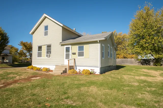 $76,000 | 410 West 5th Street, Sterling, IL 61081