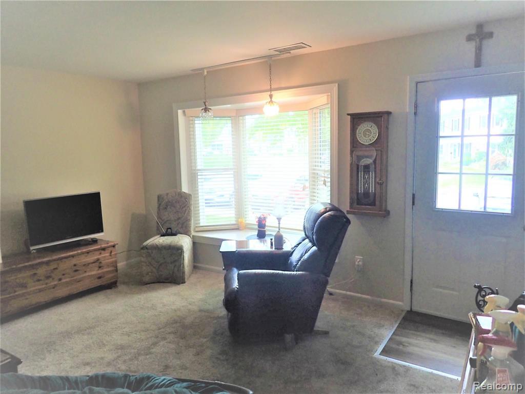 1105 Marquette Court Rochester Hills, MI 48307 - Photo 6 of 27
