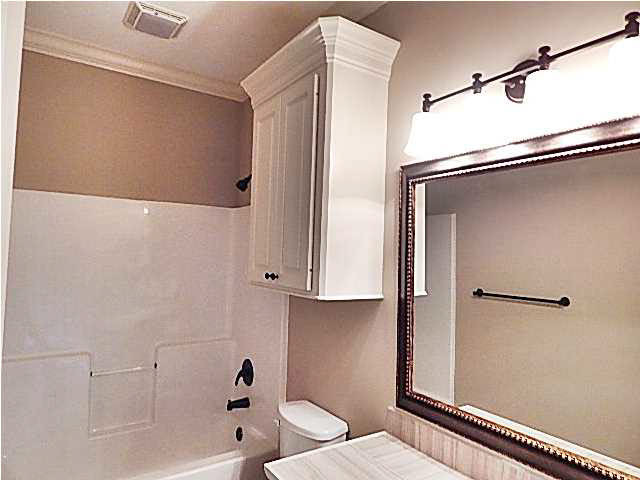 103 Springmeade Road Clinton, MS 39056 - Photo 19 of 37 Guest bath 1
