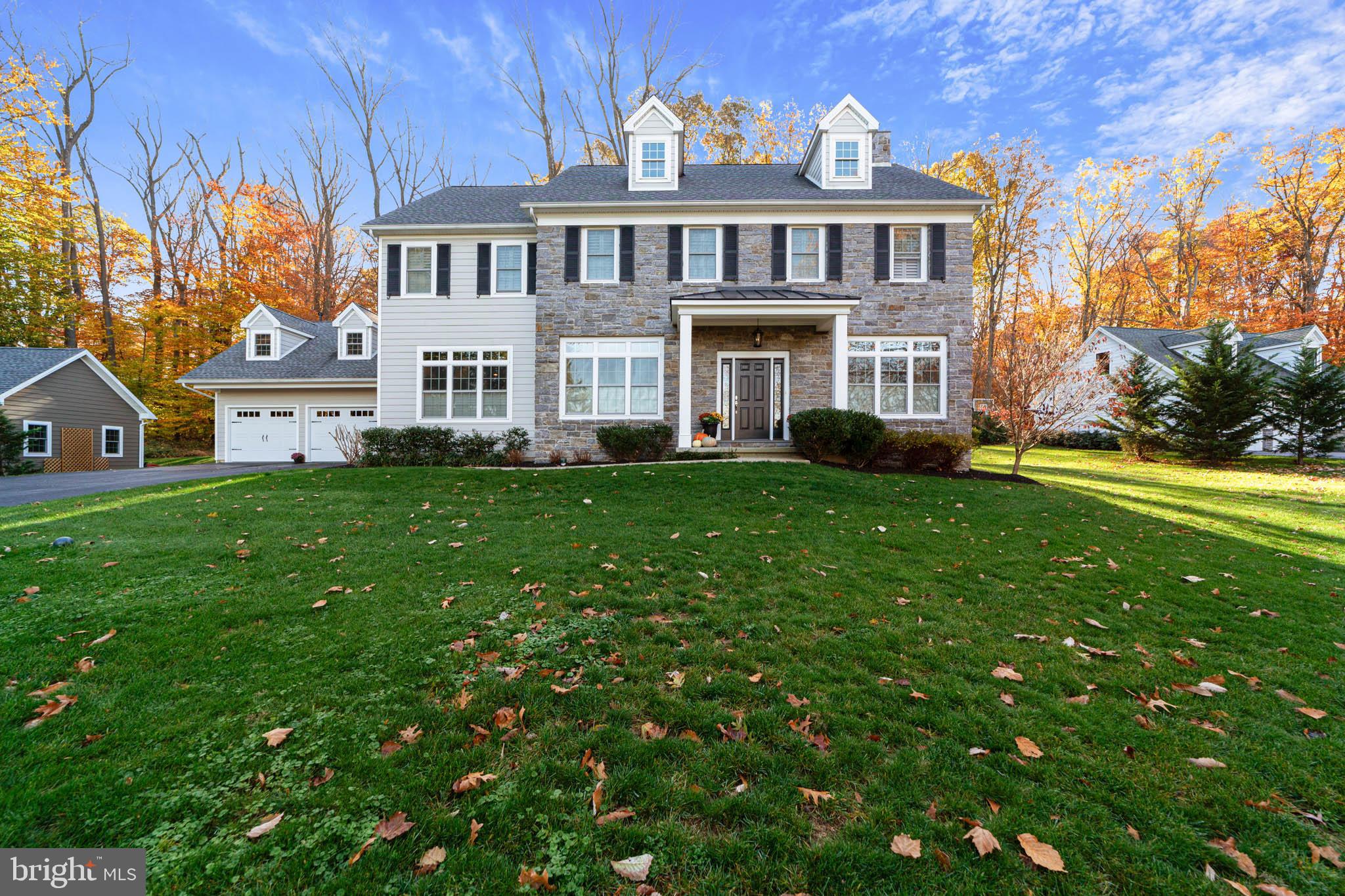 Stone Colonial in Culdesac