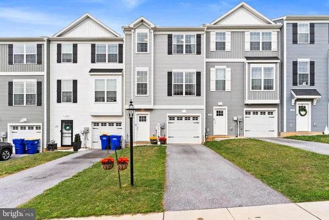 $289,900 | 234 Hudson Boulevard, Red Lion, PA 17356