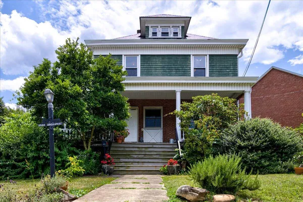 $1,200 | 2202 Broadway Avenue Southwest, Unit C, Roanoke, VA 24014