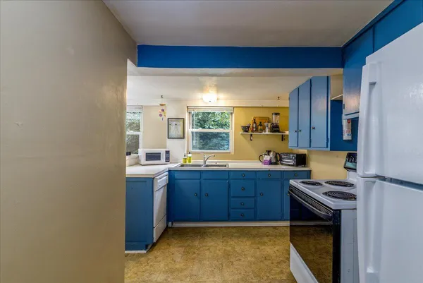 $1,200 | 2202 Broadway Avenue Southwest, Unit C, Roanoke, VA 24014