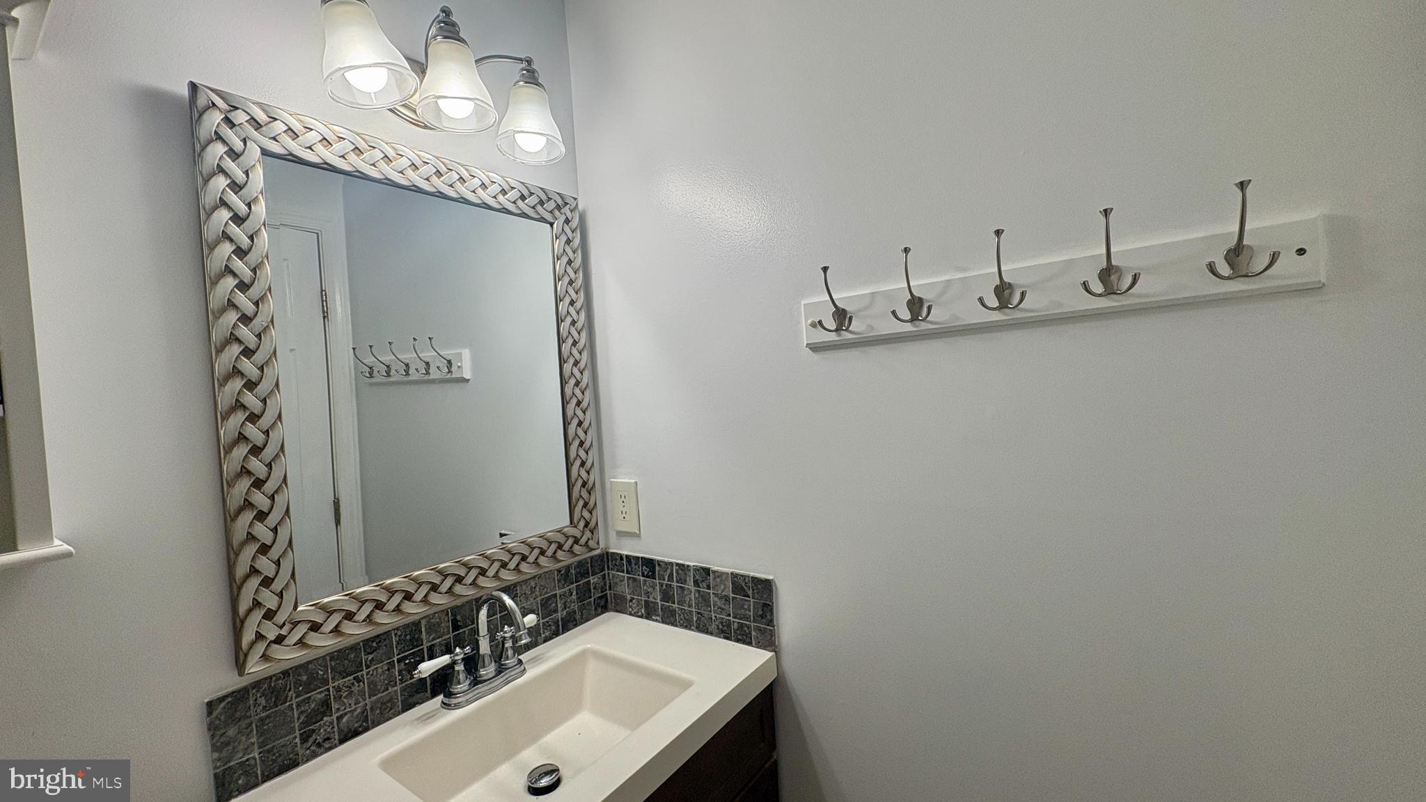 14807 Rydell Road, Unit 204 Centreville, VA 20121 - Photo 16 of 28