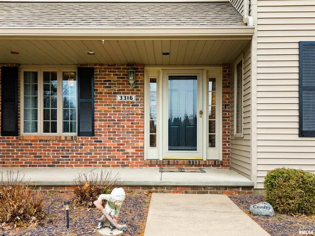 $369,500 | 3316 Sheridan Road, Pekin, IL 61554