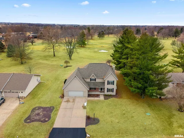 $369,500 | 3316 Sheridan Road, Pekin, IL 61554