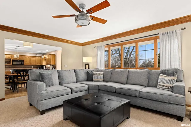 $369,500 | 3316 Sheridan Road, Pekin, IL 61554