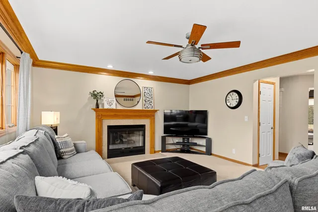 $369,500 | 3316 Sheridan Road, Pekin, IL 61554