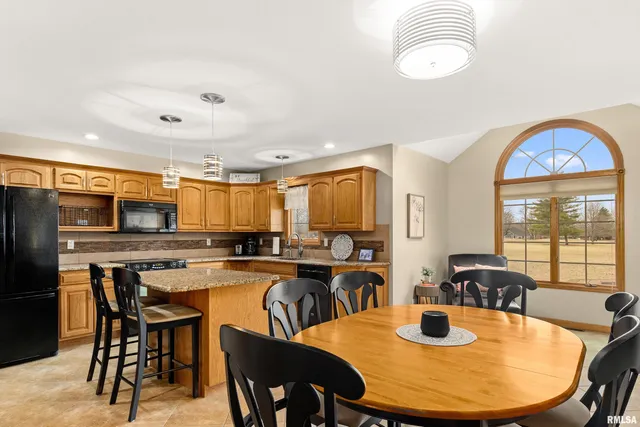 $369,500 | 3316 Sheridan Road, Pekin, IL 61554