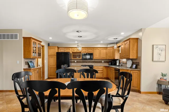 $369,500 | 3316 Sheridan Road, Pekin, IL 61554