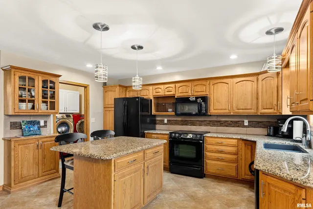 $369,500 | 3316 Sheridan Road, Pekin, IL 61554