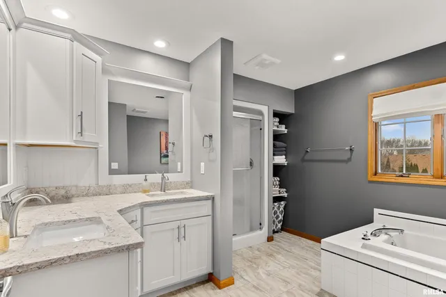 $369,500 | 3316 Sheridan Road, Pekin, IL 61554