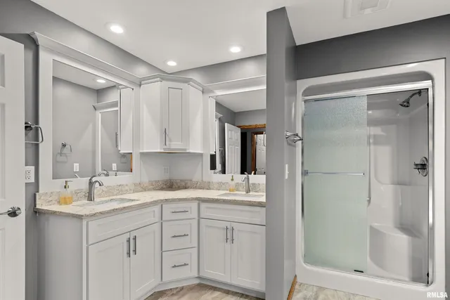 $369,500 | 3316 Sheridan Road, Pekin, IL 61554