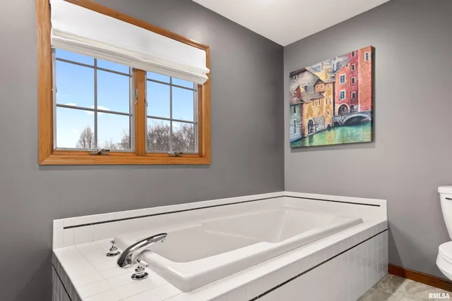 $369,500 | 3316 Sheridan Road, Pekin, IL 61554