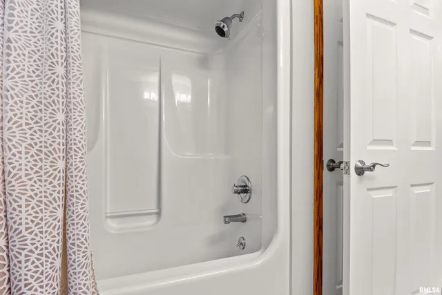 $369,500 | 3316 Sheridan Road, Pekin, IL 61554