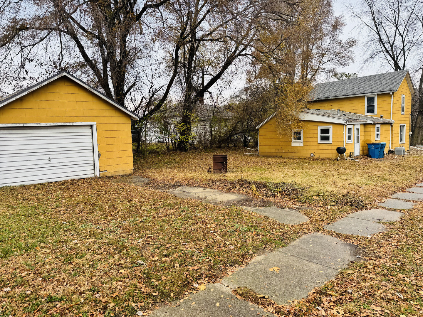 451 East Church Street Utica, IL 61373 - Photo 2 of 2 a view of a house with a yard