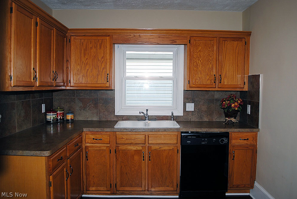 3581 Chelton Road Cleveland, OH 44120 - Photo 9 of 22 Gallery Image 9