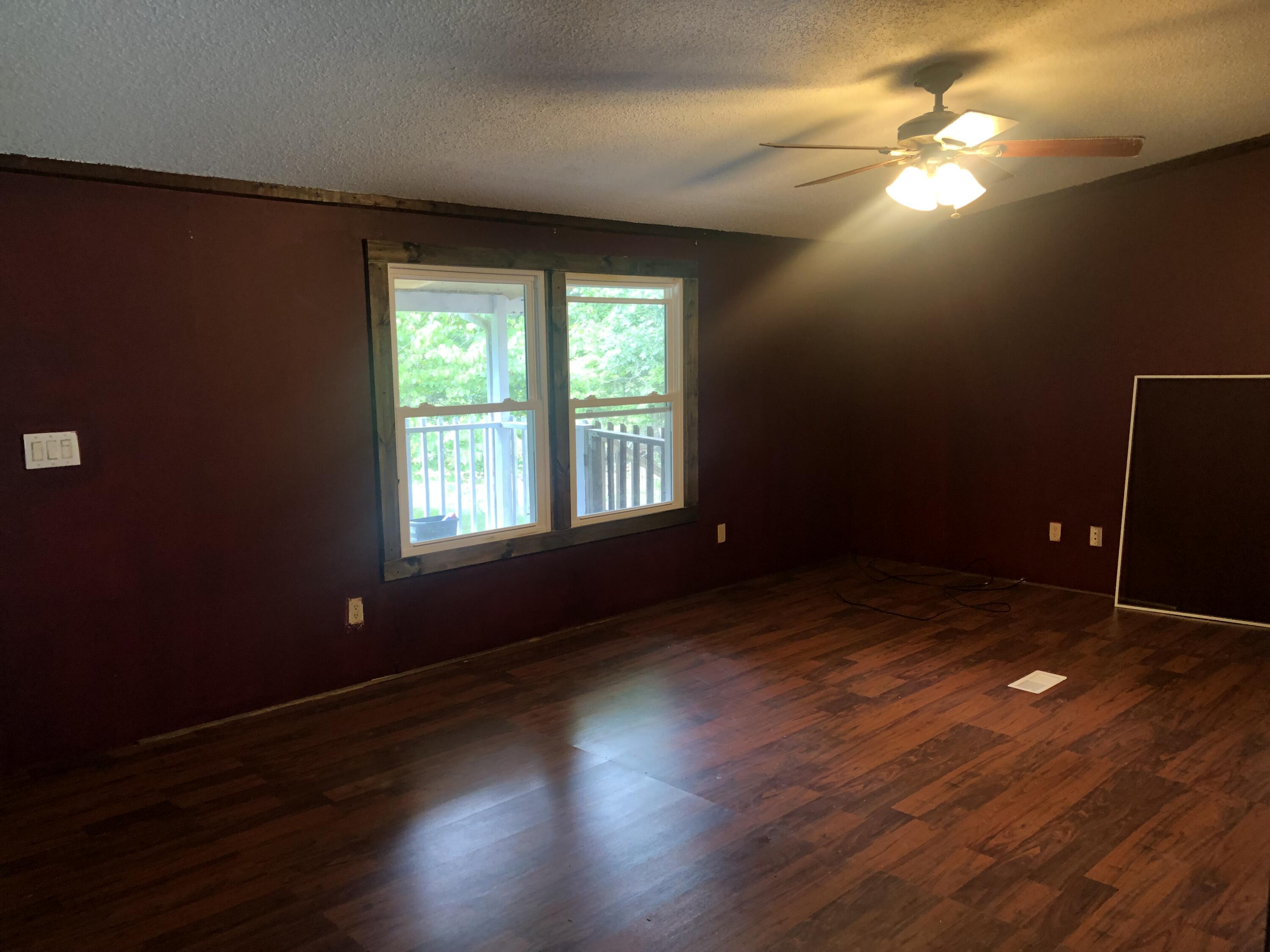 207 Boone Road Covington, VA 24426 - Photo 7 of 18 Living Room