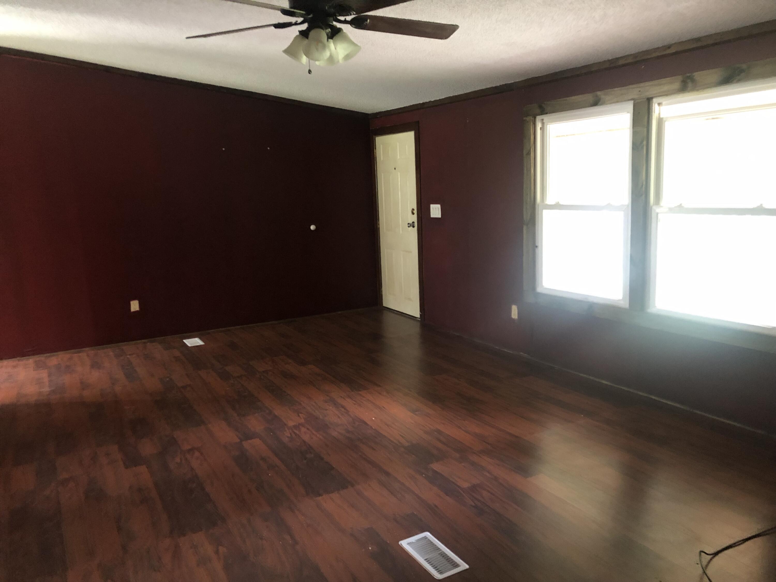 207 Boone Road Covington, VA 24426 - Photo 8 of 18 Living Room
