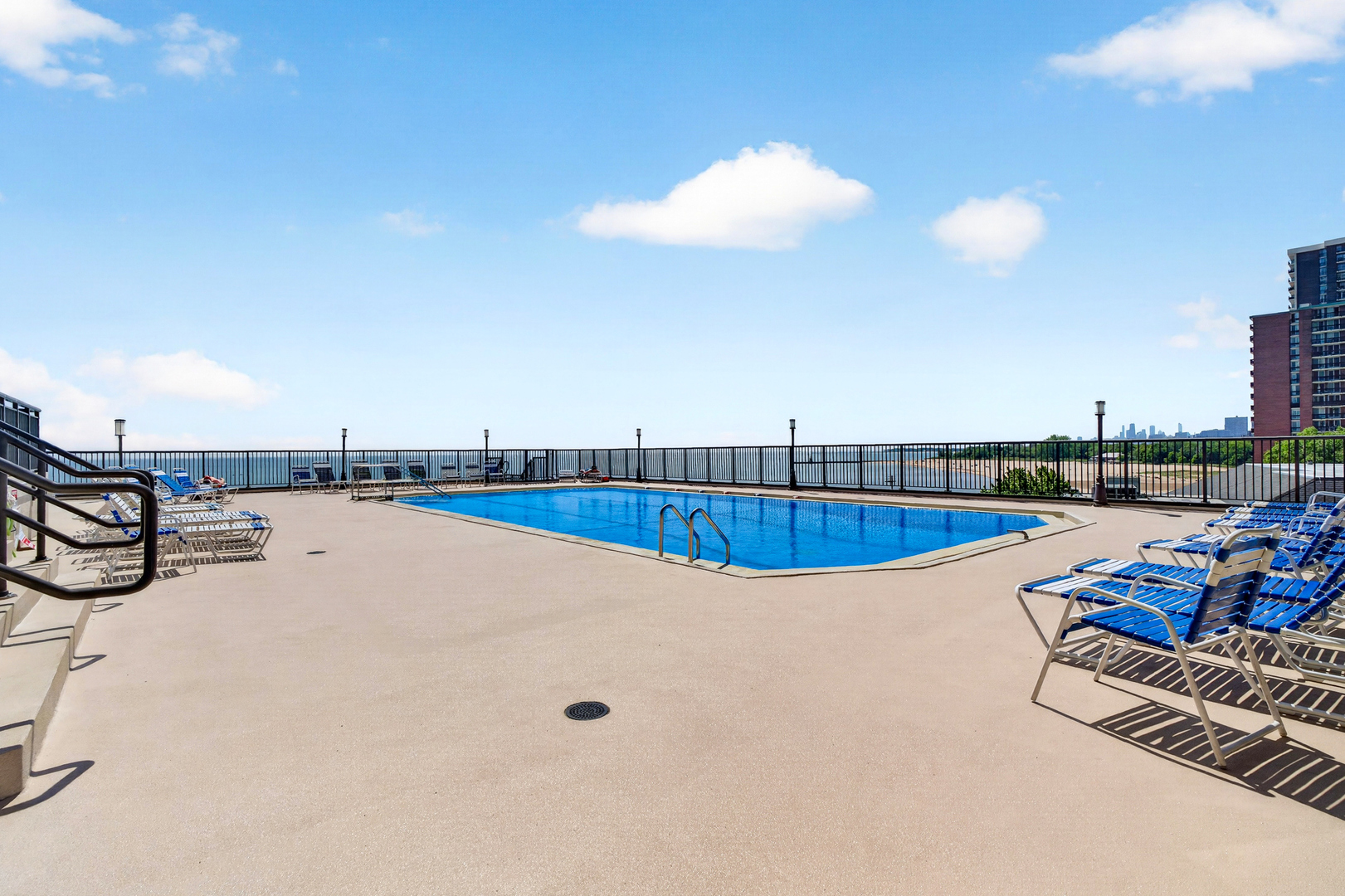 6007 North Sheridan Road, Unit 11G Chicago, IL 60660 - Photo 6 of 38