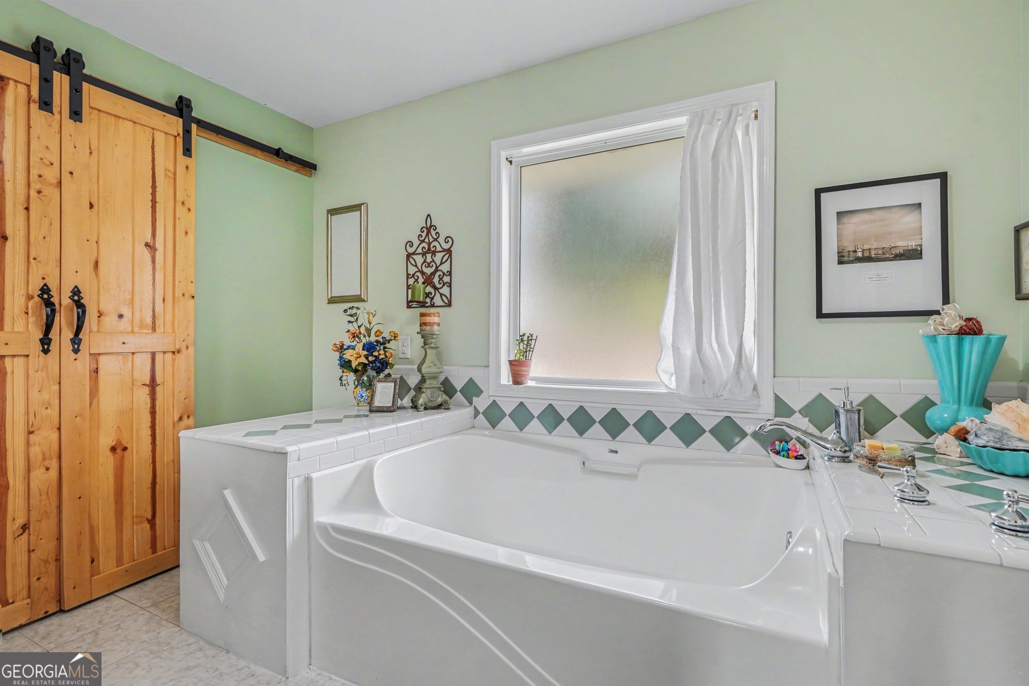 117 Dobbins Mill Road Griffin, GA 30223 - Photo 17 of 27 a white bath tub sitting next to a white sink