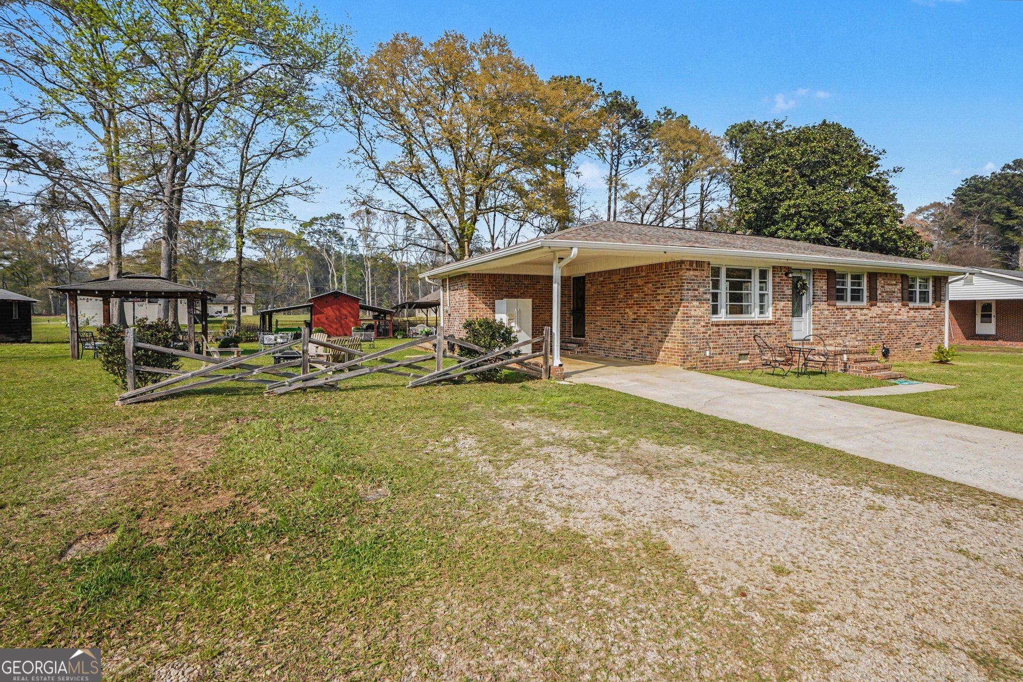 117 Dobbins Mill Road Griffin, GA 30223 - Photo 4 of 27 a front view of house with yard and outdoor seating