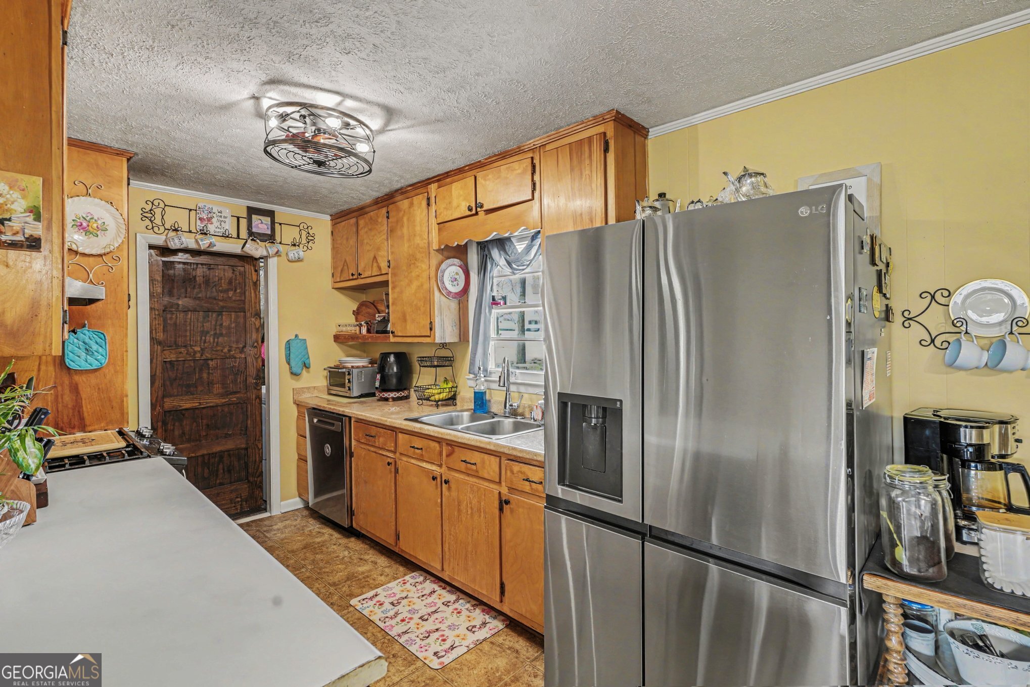 117 Dobbins Mill Road Griffin, GA 30223 - Photo 10 of 27 a kitchen with stainless steel appliances granite countertop a refrigerator sink and stove