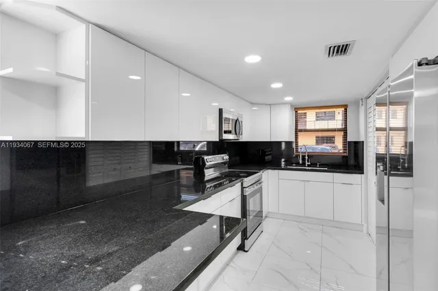 $3,100 | 5061 West 12th Lane, Hialeah, FL 33012