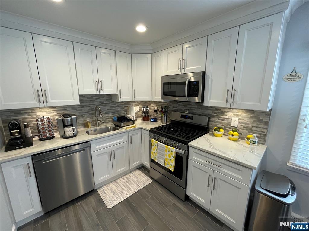 46 Sabina Street Little Ferry, NJ 07643 - Photo 4 of 28