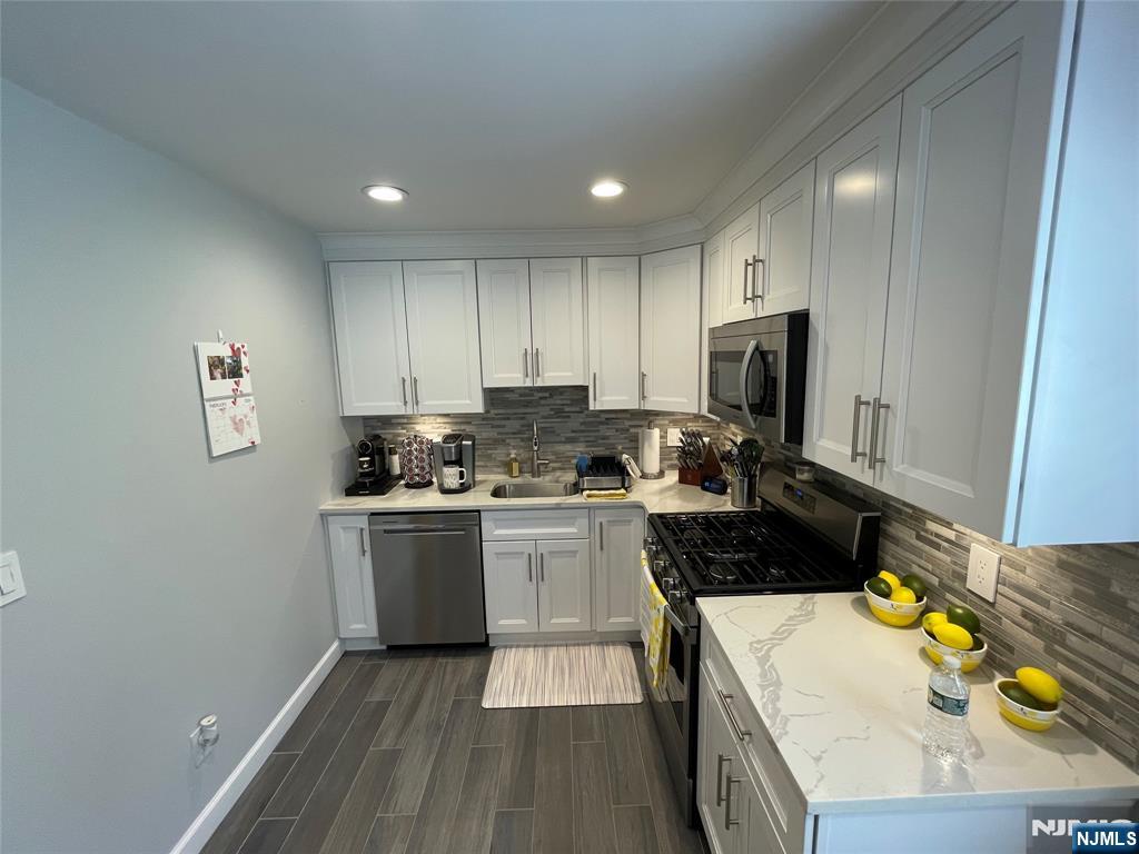 46 Sabina Street Little Ferry, NJ 07643 - Photo 5 of 28