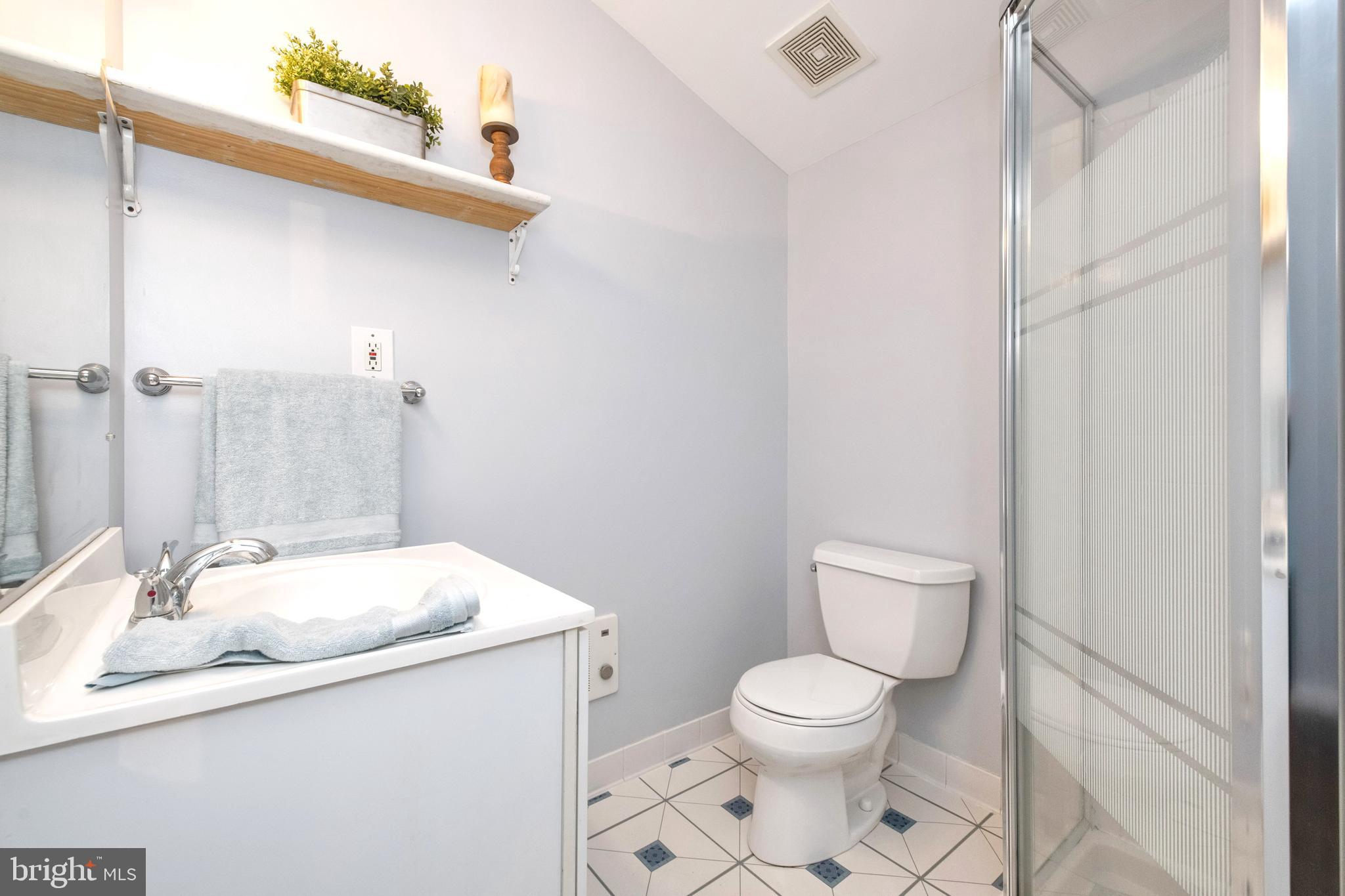 322 Oakwood Road Edgewater, MD 21037 - Photo 34 of 45 Guest Suite Full Bath