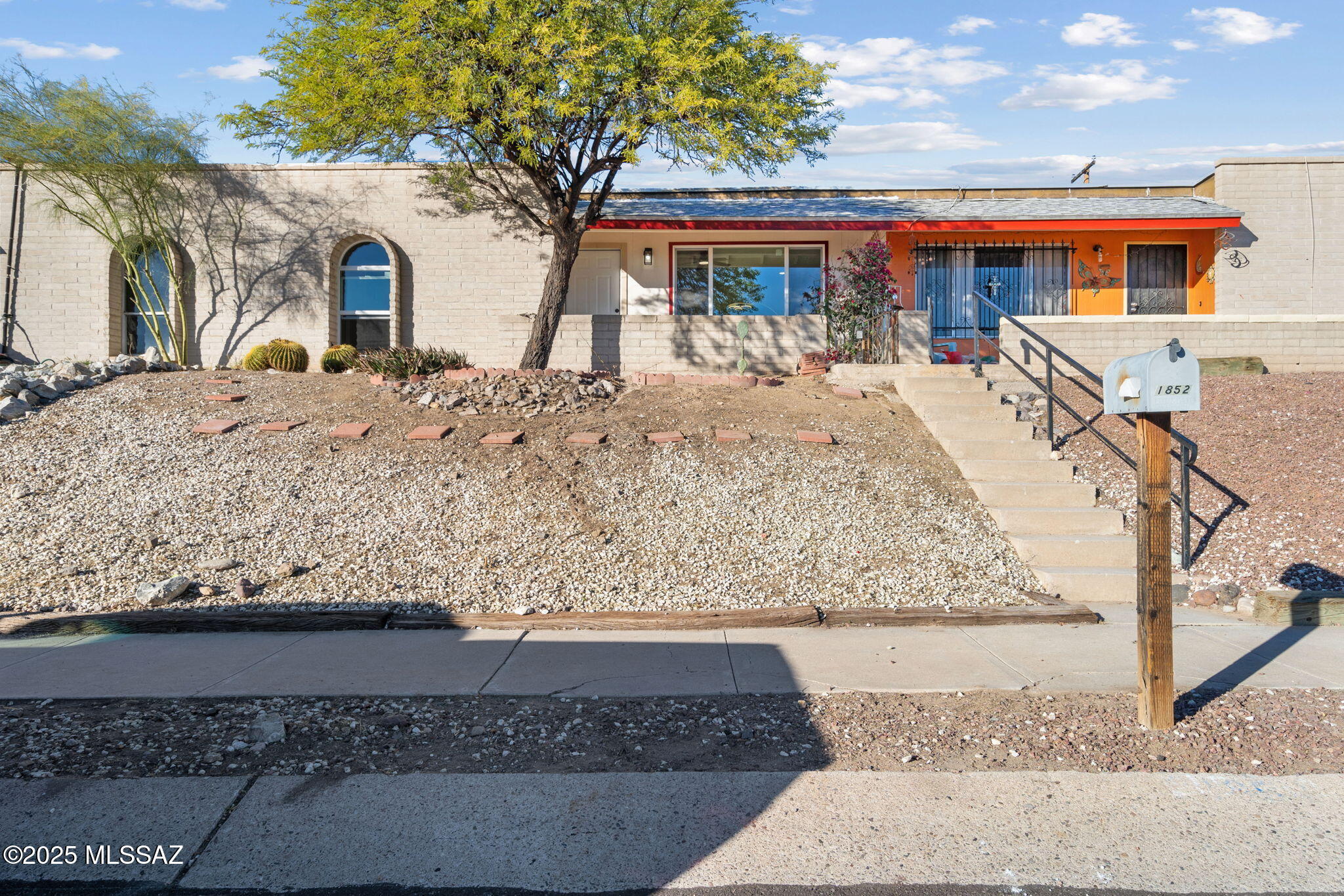 1852 West Caravelle Road Tucson, AZ 85713 - Photo 3 of 29 3-web-or-mls-1852 W Caravelle Rd-76