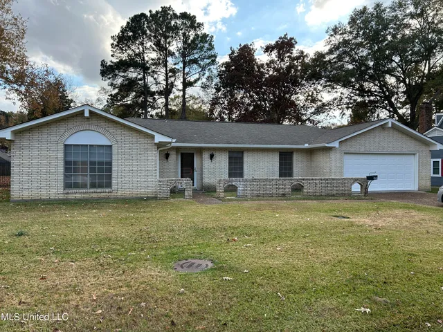 $2,200 | 1659 Riverwood Drive, Jackson, MS 39211