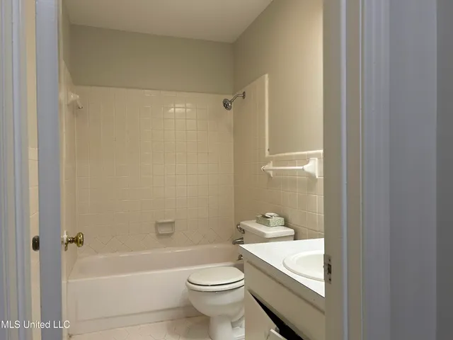 $2,200 | 1659 Riverwood Drive, Jackson, MS 39211