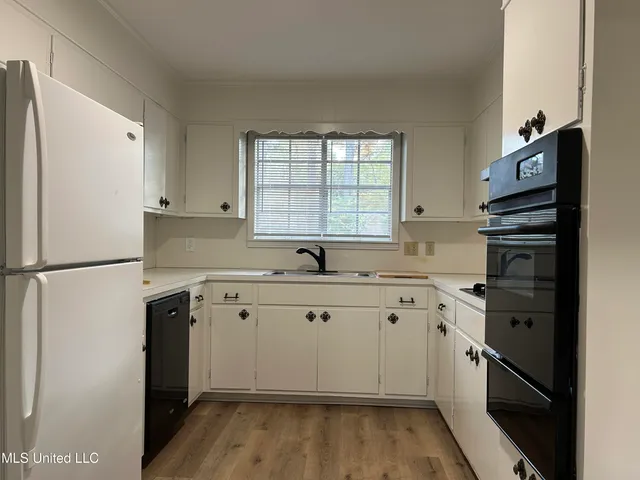 $2,200 | 1659 Riverwood Drive, Jackson, MS 39211